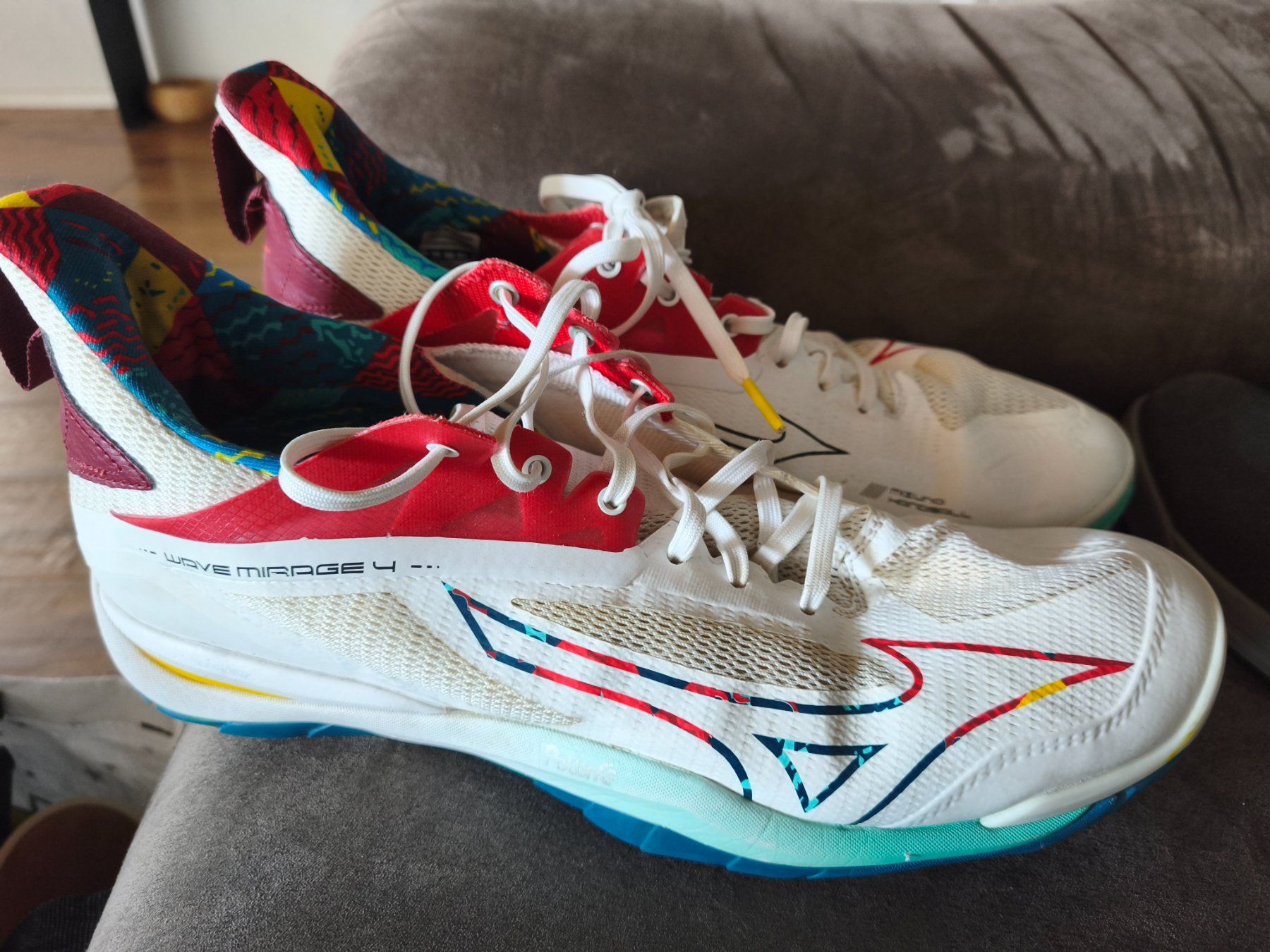 Mizuno Scarpe da uomo: Hallenschuh Mizuno Gr. 44 – Usato da Unterendingen venduto da Adrienne4 2