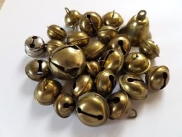 25 alte kleine Messing Glöckchen Schellen Glocken