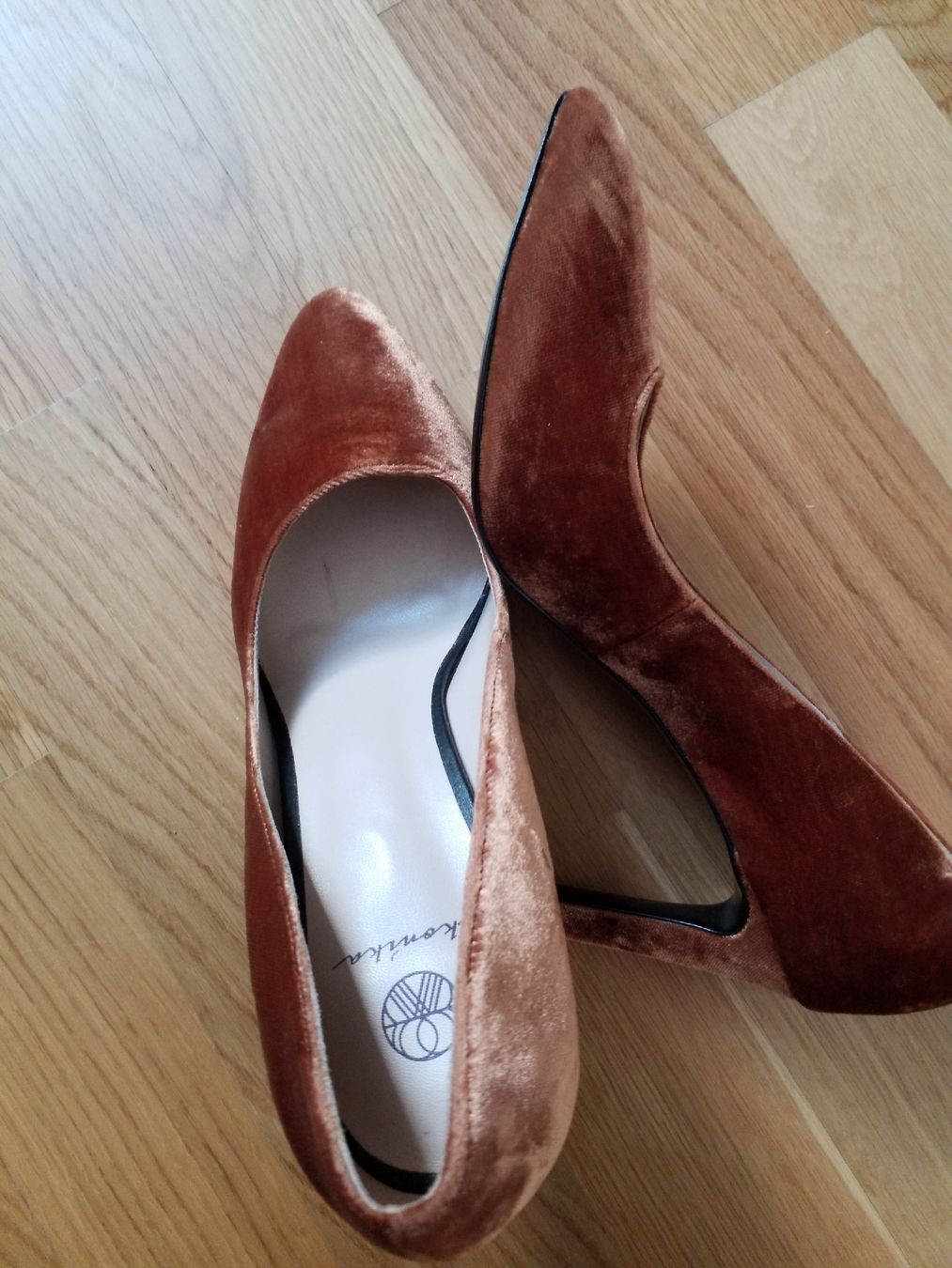 Scarpe da donna: Ekonika High heals beautiful shoes – Nuovo (secondo la descrizione) da Luzern venduto da _Lobster_ 3