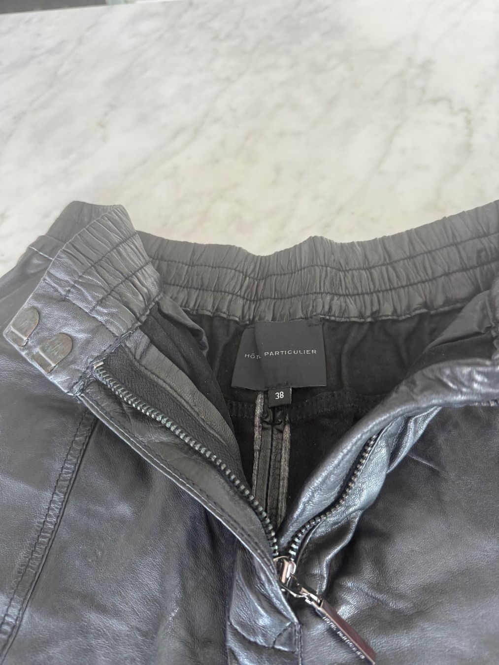 Hosen: Shorts en cuir noir – Gebraucht aus Lausanne von Doudoutze 3