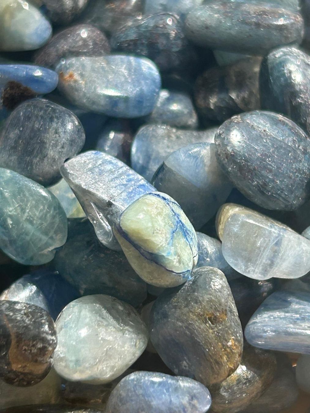 Pietre preziose: Strang echte Kyanite Nuggets / stone 8-10 mm – Nuovo e nell'imballaggio originale da Niederrohrdorf venduto da Ytobi 1