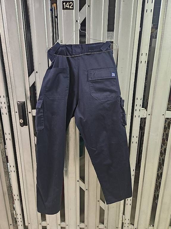 Gilet & Giacche: Gilet multitasca + 2 Pantaloni cargo – Nuovo e nell'imballaggio originale da Lugano venduto da ama_2rj8 1