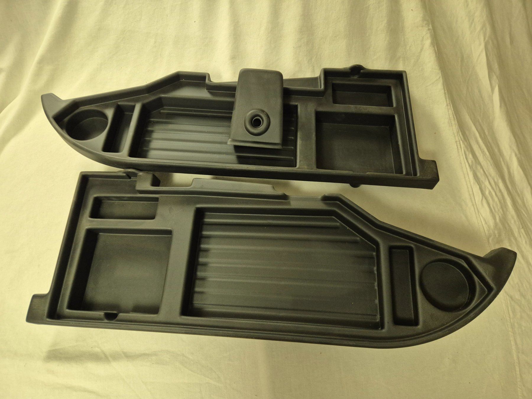 Volkswagen Toutes les pièces auto: Tablette sous tableau de bord pour vw bus T2 – Neuf (Voir description) à Saxon par pva_fww7