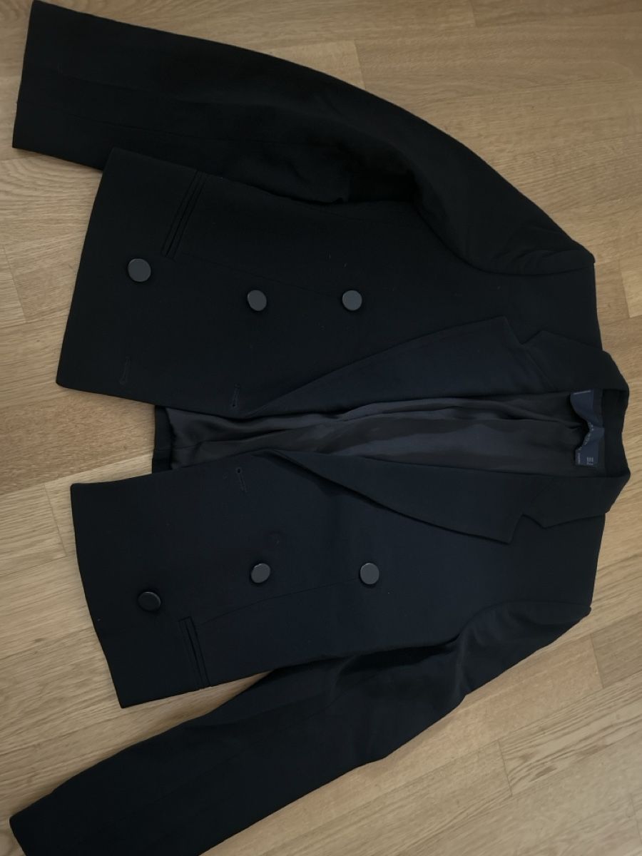 Zara Giacche: Zara Blazer mit Lederknöpfen – Usato da zürich venduto da gettingridofstuff
