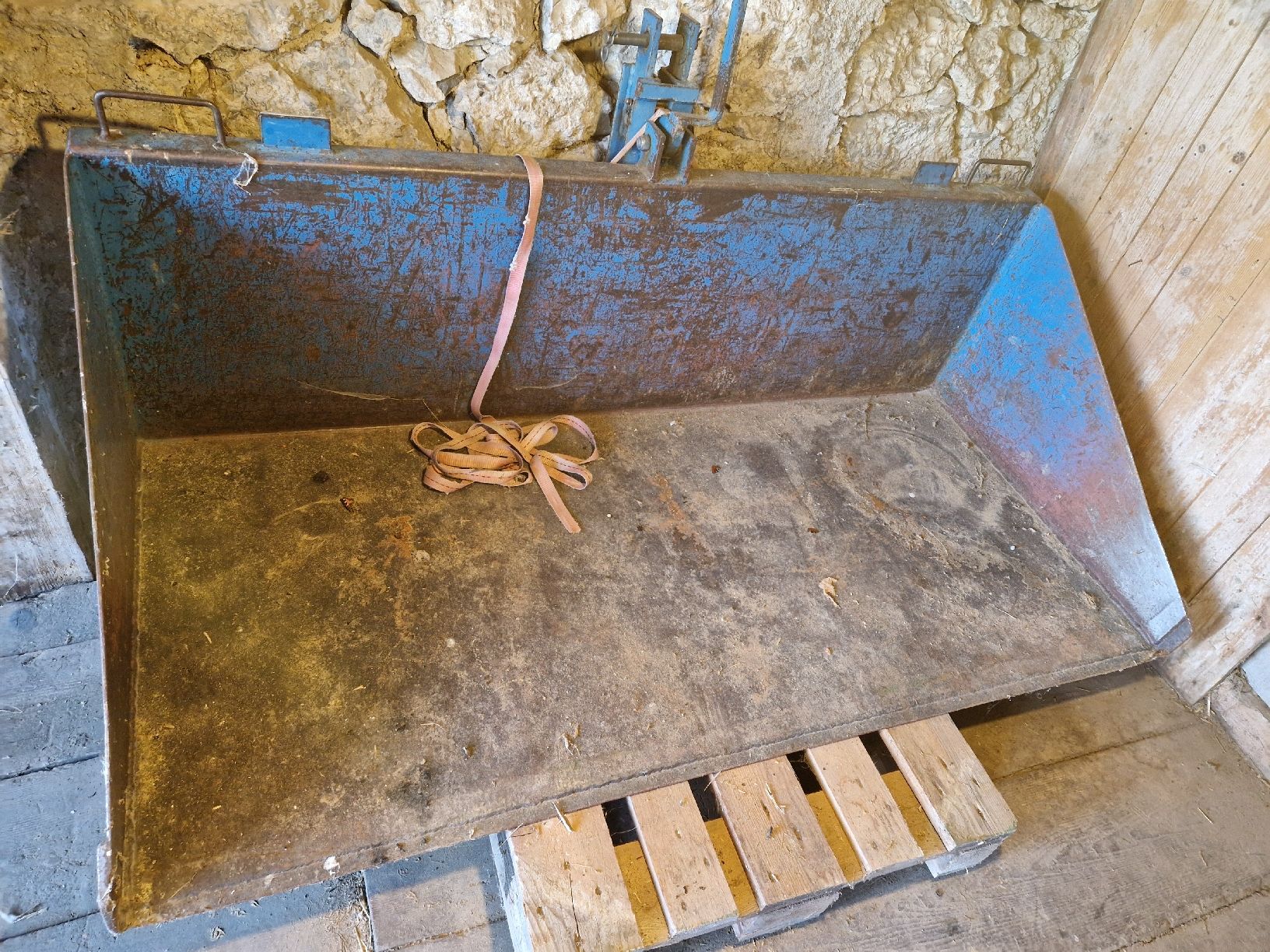 Tutte le macchine: Kippschaufel, Dreipunkt für Traktor – Usato da Nesslau venduto da Nikos73