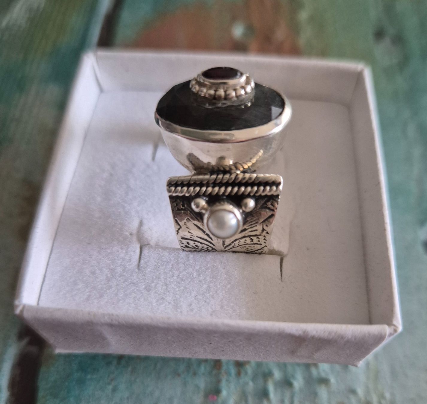 Anelli: Bague large en argent 925 labradorite et grenat – Nuovo (secondo la descrizione) da uvrier venduto da lau_r7w6 1