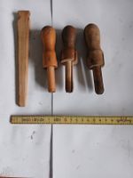 Alte Holzgriffe zu Säge und Spanner
