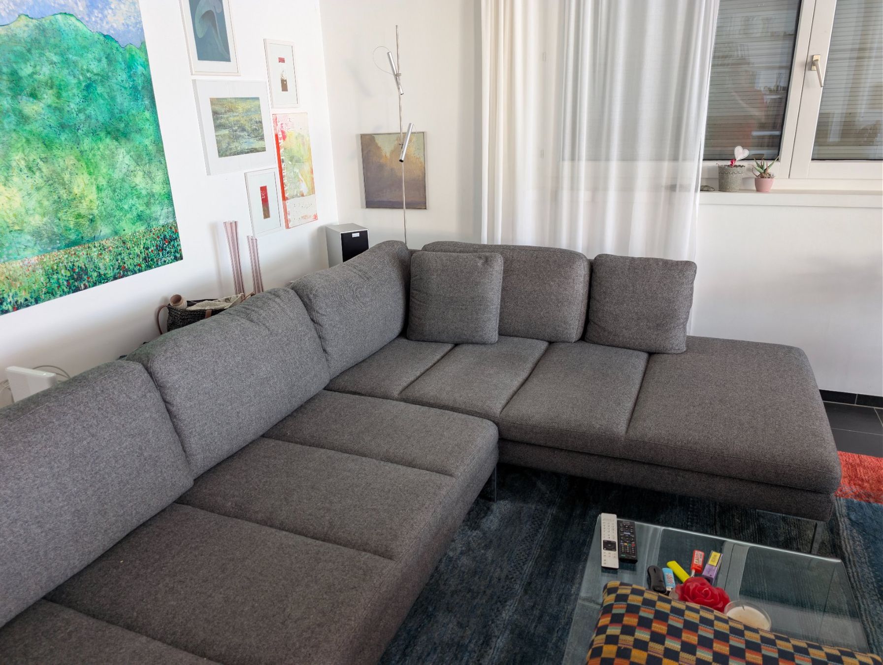 Livique Sofas: Ecksofa rechts graumelierter Stoff – Gebraucht aus Wetzikon ZH von Wiesenmeier