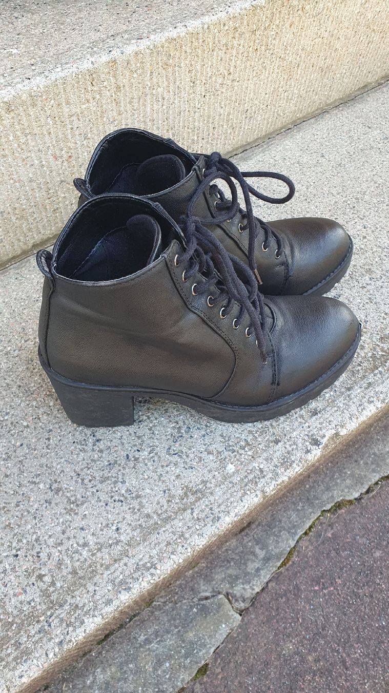 Scarpe da donna: Bottines lacets noires, taille 38 – Usato da St-Imier venduto da Faca02 5