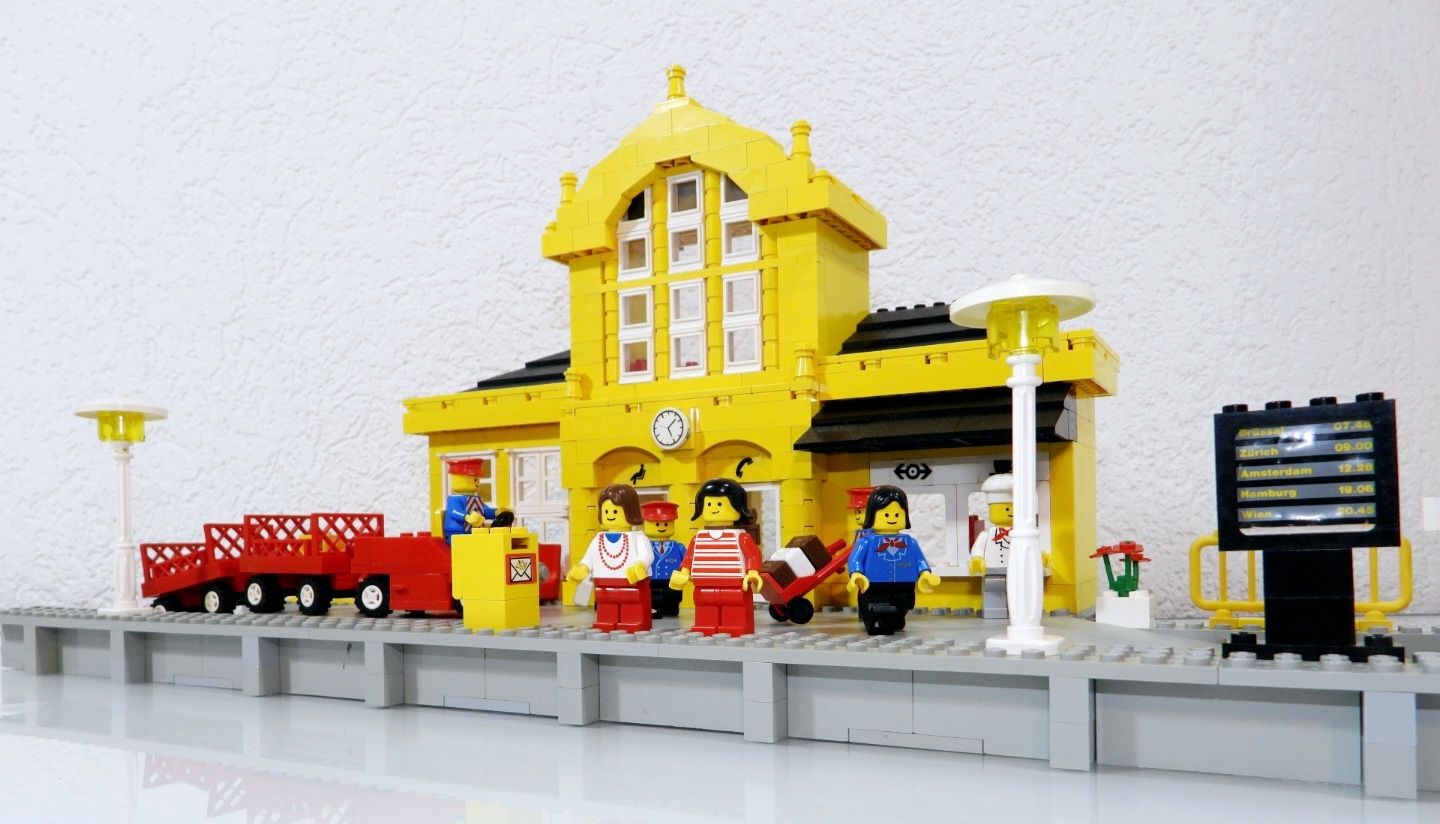 Lego Baukästen: LEGO EISENBAHN 4554 GROSSER HAUPTBAHNHOF – Gebraucht aus Turbenthal von Ddanuh 4
