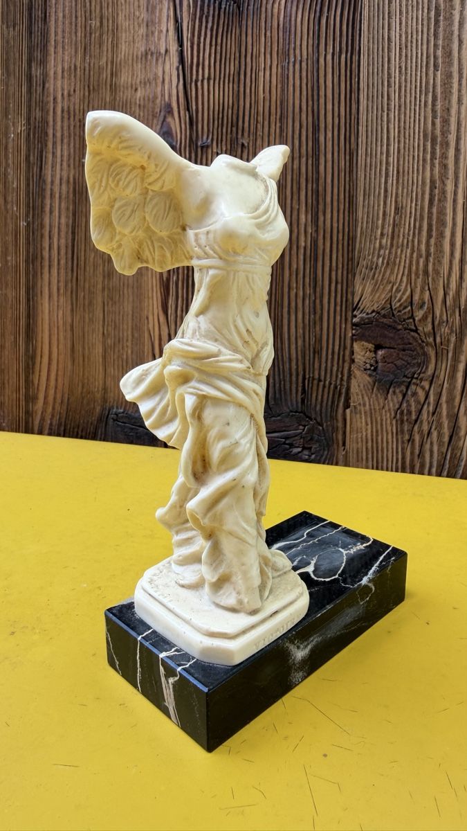 Figurines: Nike von Samothrake Replik als Briefbeschwerer – D'occasion à Riedholz par Frettchen63 4