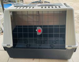 Hundebox Transportbox Ferplast mit Verriegelung