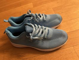 Coole, hellblaue Turnschuhe, Grösse 40, neu