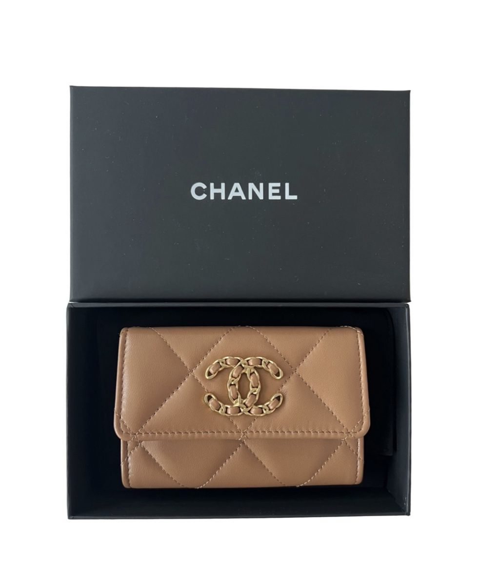 Chanel Altro in  Abbigliamento & Accessori: Chanel 19 Kartenetui – Nuovo e nell'imballaggio originale da Zürich venduto da MomoK5