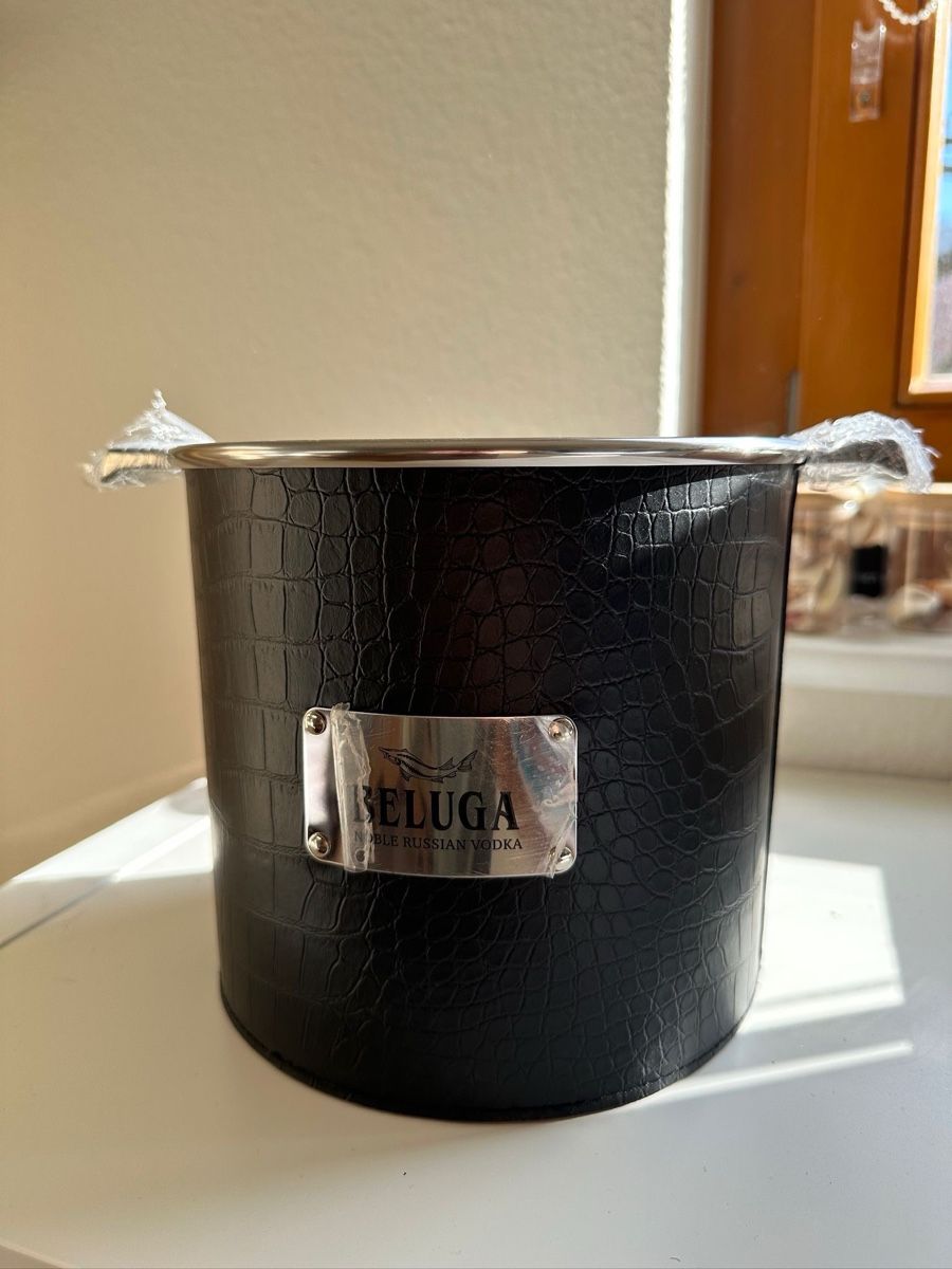 Sonstiges: Beluga Vodka Kühler, Eiskühler, Champagnerkühler, Neuwertig – Neu (gemäss Beschreibung) aus Duggingen von MitchJ86