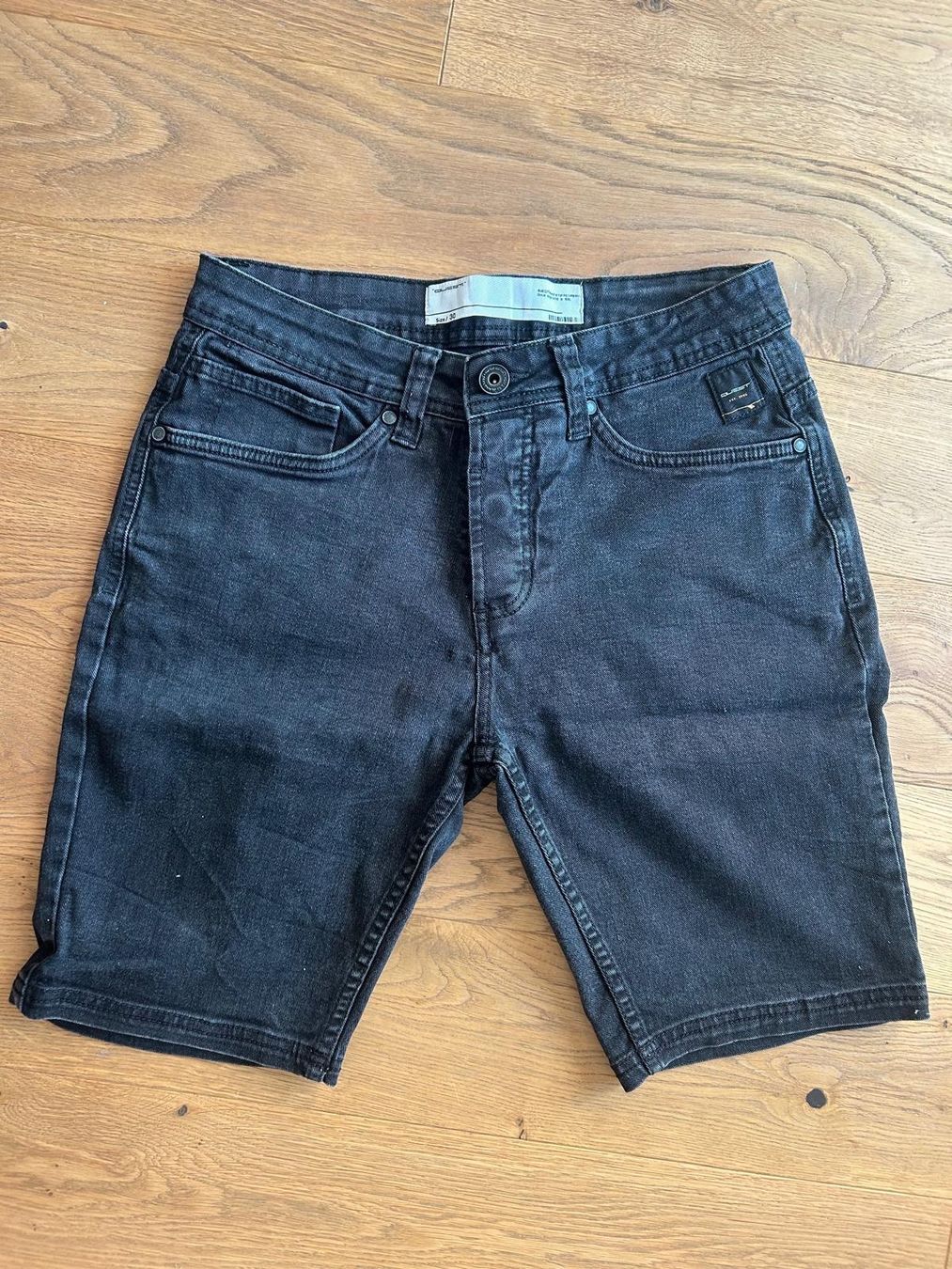 Pantalons: Short en Jeans – D'occasion à Chêne-Bourg par JKLN