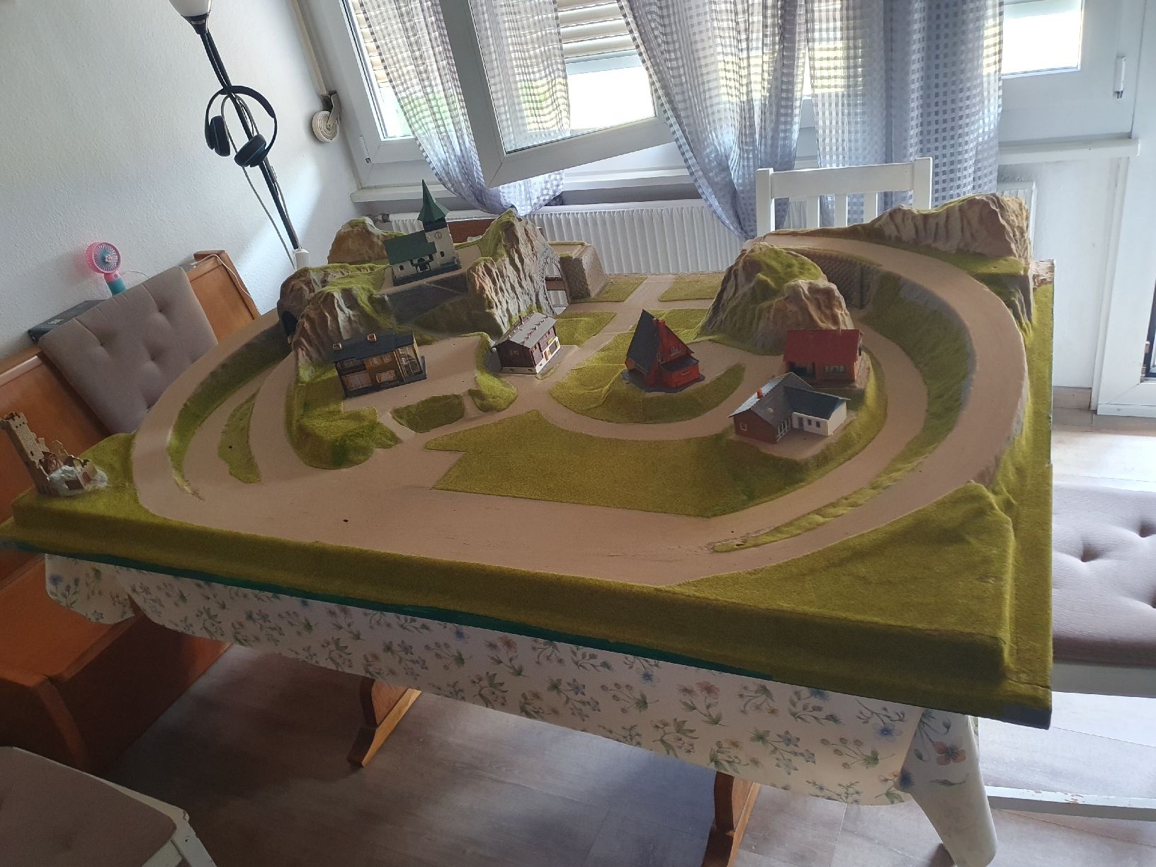 Noch Modelleisenbahnen: Fertiggelände H0 – Gebraucht aus Belp von Liacheyenne