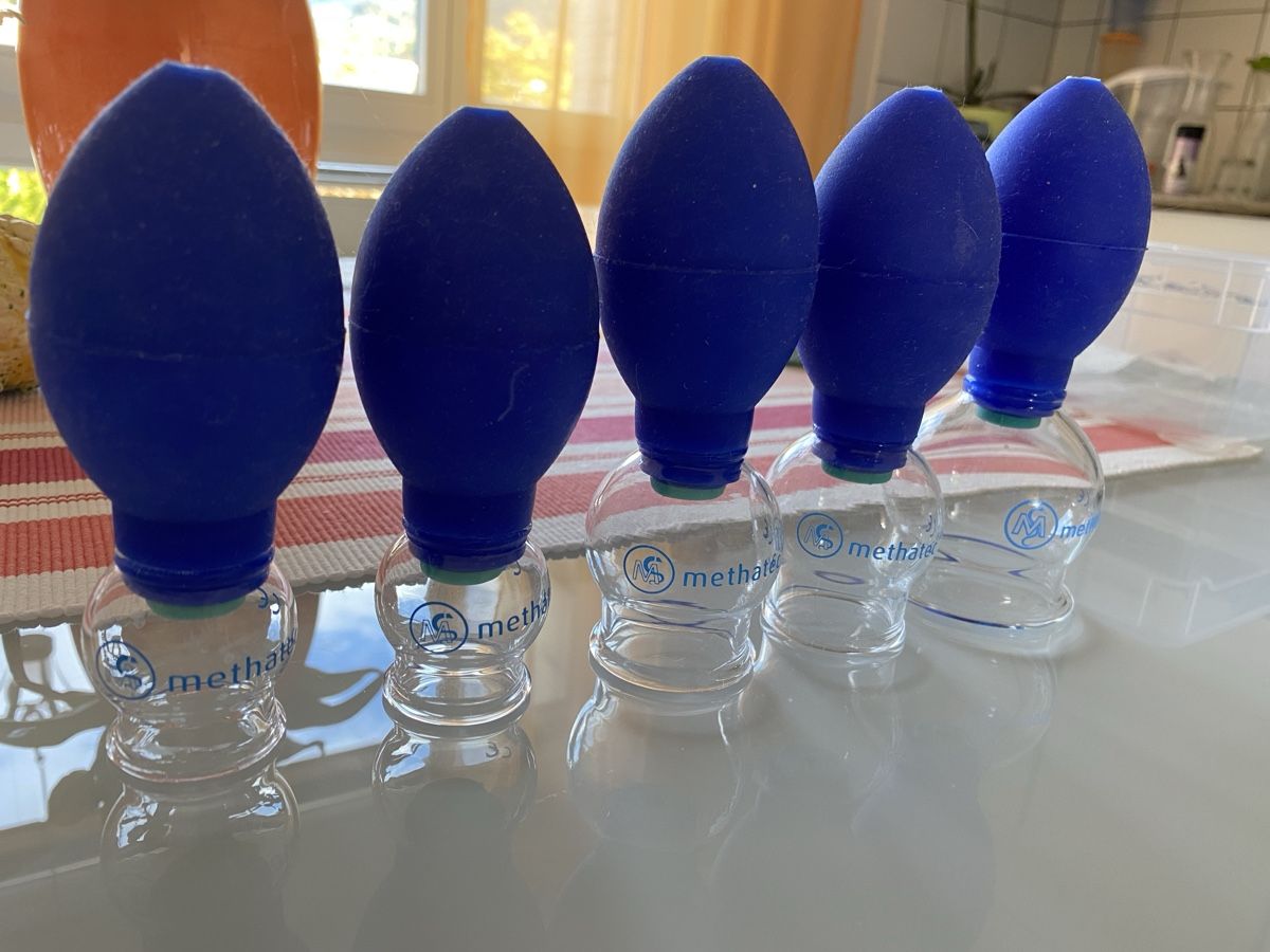 Dispositivi per massaggi: 5 Schröpfgläser Methatec mit Gummiball, Gesundheit – Nuovo (secondo la descrizione) da Hünibach venduto da nadalila