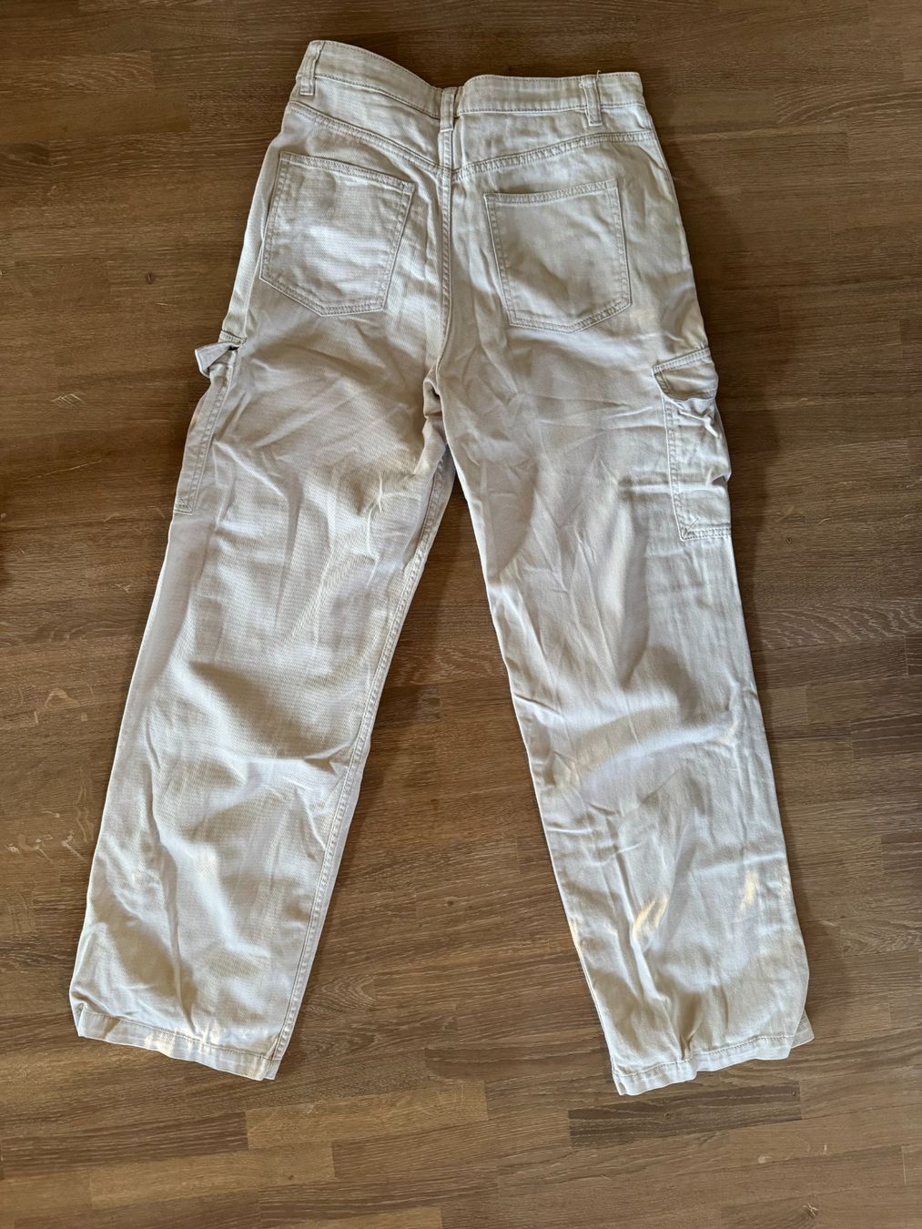 H&M Pantaloni: Pantalon cargo beige H&M Divided T38 – Usato da Rossemaison venduto da Carduelis 2