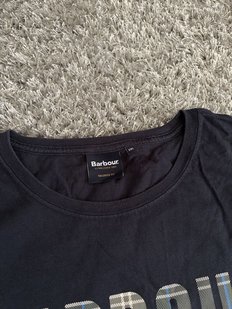 Barbour T-shirt: Barbour Navy Graphic T-Shirt  – Nuovo (secondo la descrizione) da Brislach venduto da edu_t6pq 2