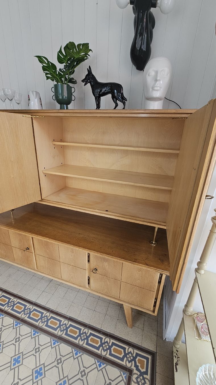 Buffets: Buffet vaisselier année 50 – D'occasion à La Chaux-de-Fonds par Saanna 1