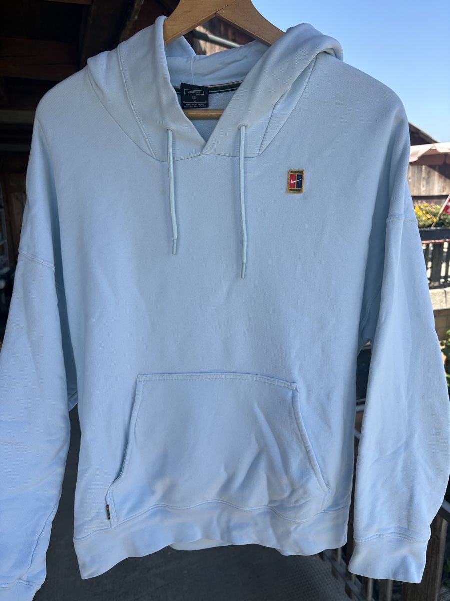 Nike Maglioni & Felpe: Kapuzenpullover Nike Tennis Grösse M hellblau Loose Fit – Nuovo (secondo la descrizione) da Belpberg venduto da mes_55s8 1