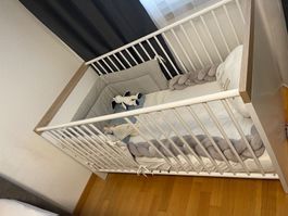 Gut erhaltenes Kinderbett, verstellbar