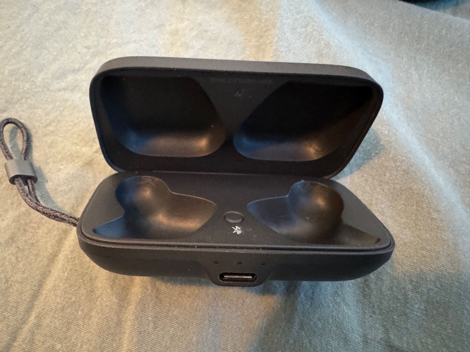 Casques audio: logitech Kopfhörer Ladecase – D'occasion à Adliswil par Busys 1