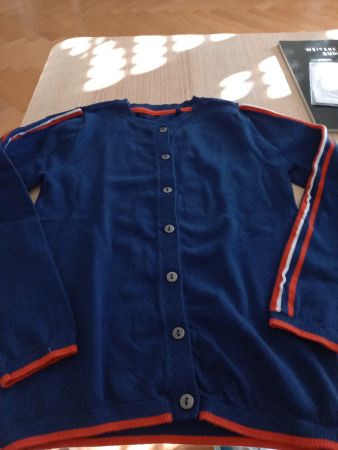 Schöne Strickjacke, Grösse 122/128 von Marke Tchibo.