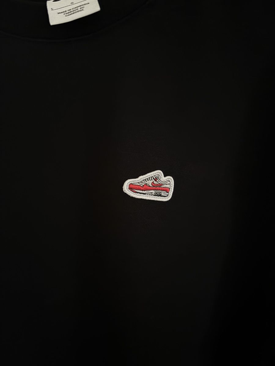 Nike Maglioni & Felpe: Nike Sweatshirt schwarz mit Sneaker Patch Grösse L – Usato da Oberentfelden venduto da luvita 2