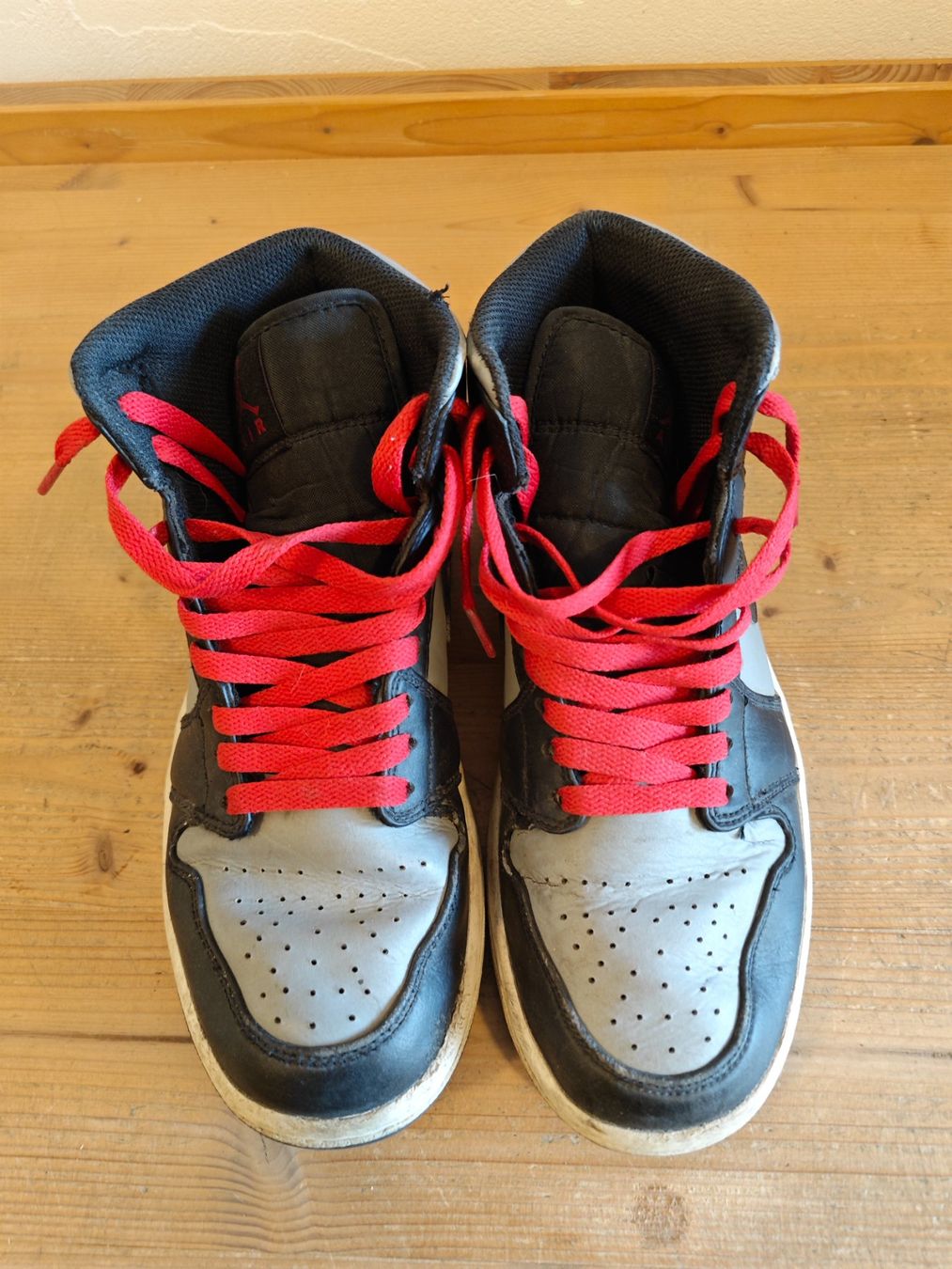 Jordan Scarpe da uomo: Nike Jordan 1 Grösse 40 – Usato da Bauma venduto da Makinom 1