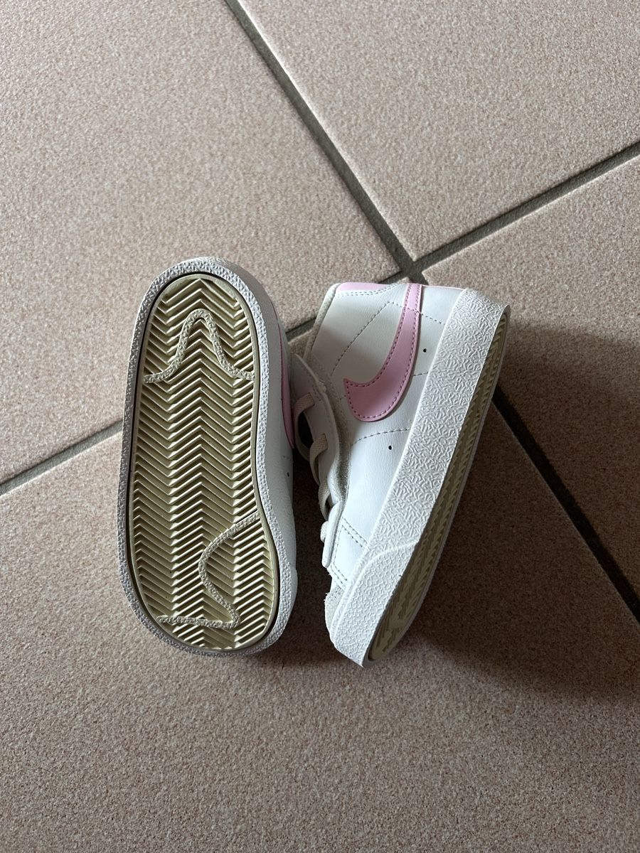Nike Schuhe für Jungen: Chaussures Nike pour enfant – Neu (gemäss Beschreibung) aus Prangins von car_tv79 2