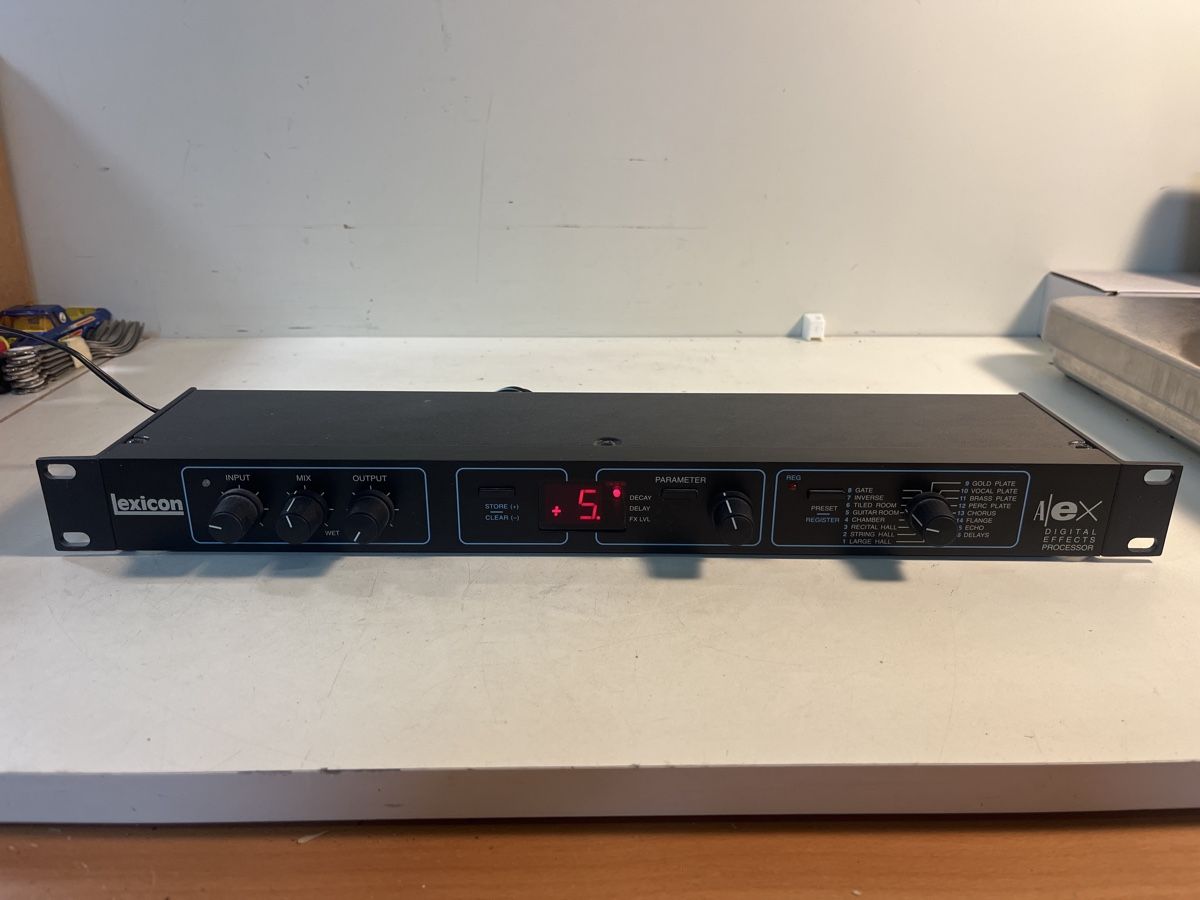 Strumenti musicali: Lexicon Alex Digital Effects Processor (SVN04) – Usato da Künten venduto da Schnaepplihuus 4