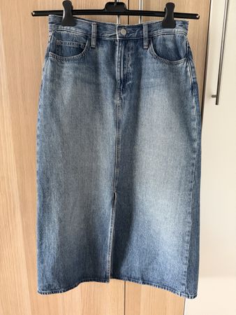 Uniqlo denim skirt s.27