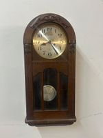 alter Regulator Holzgehäuse mit Pendel funktioniert