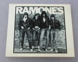 RAMONES - Ramones - Remastered + Bonustracks