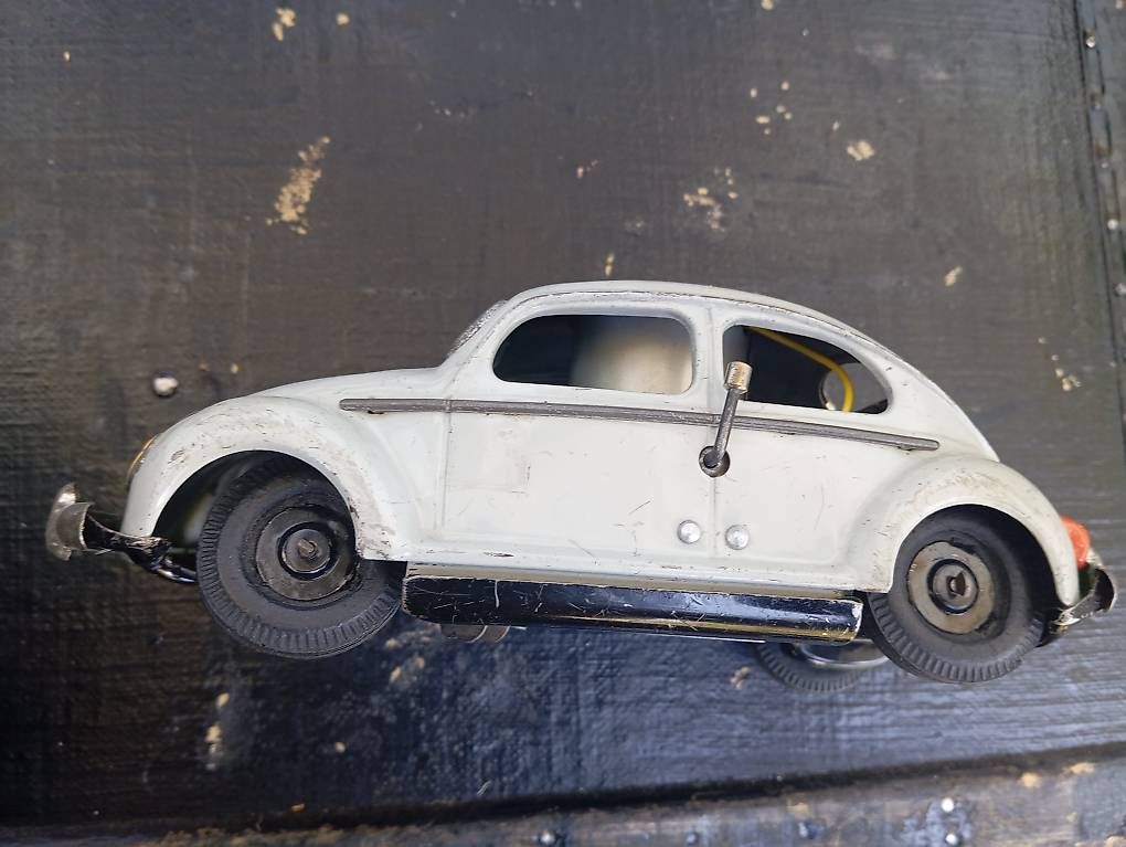 Volkswagen Modellini d'auto: Blechspielzeug Auto VW Käfer Grau mit Gebrauchsspuren – Usato da Basel venduto da Petergunn 4