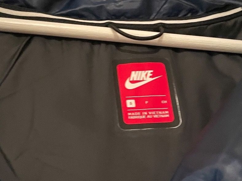 Nike Vestes: Nike Winterjacke – D'occasion à oetwil an der limmat par Nazeb 3