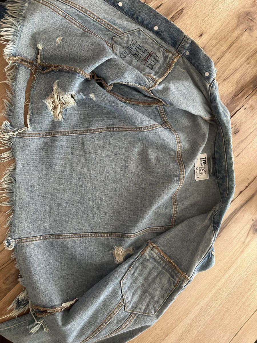 Zara Giacche: Zara Jeansjacke Grösse M, neuwertig. – Nuovo (secondo la descrizione) da Glattbrugg venduto da SMusic98 8