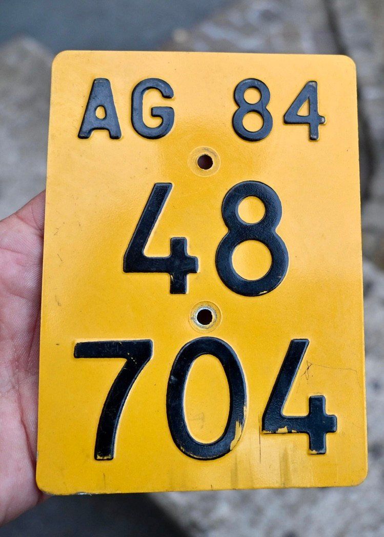 Schilder: Mofanummer AG 84 TÖFFLINUMMER 48704 – Gebraucht aus Pfaffhausen von mono_rec