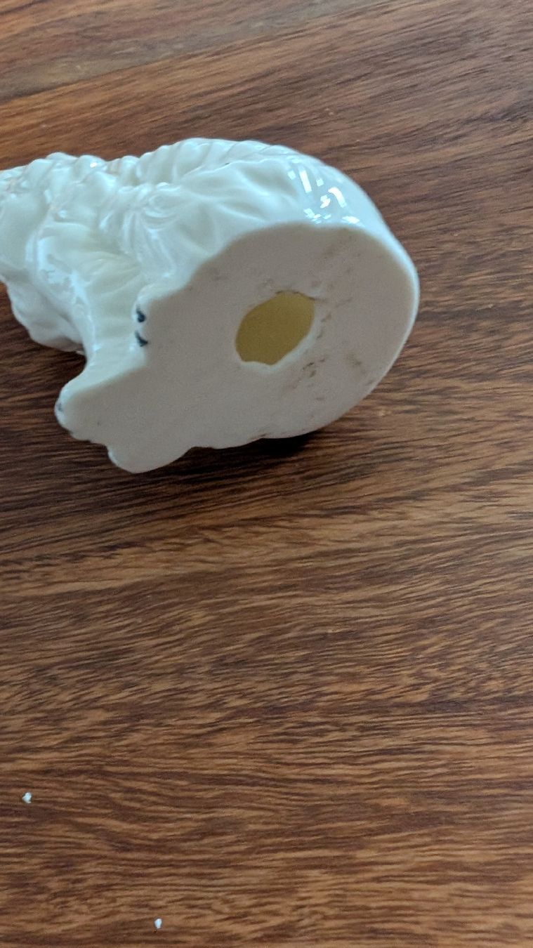 Statuette: Keramik Hund Figur weiss sitzend gebraucht – Nuovo (secondo la descrizione) da Rorschach venduto da Obi-Wan85 2