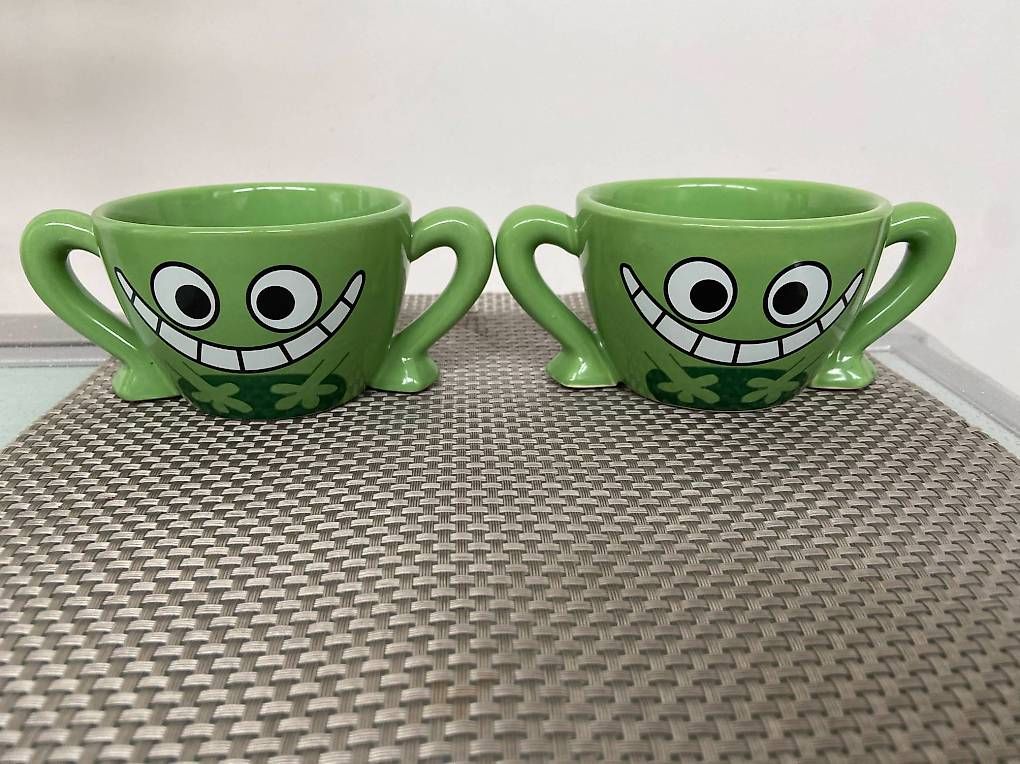 Tassen: 2 Tasses enfant Disney vertes – Gebraucht aus Confignon von MVAR