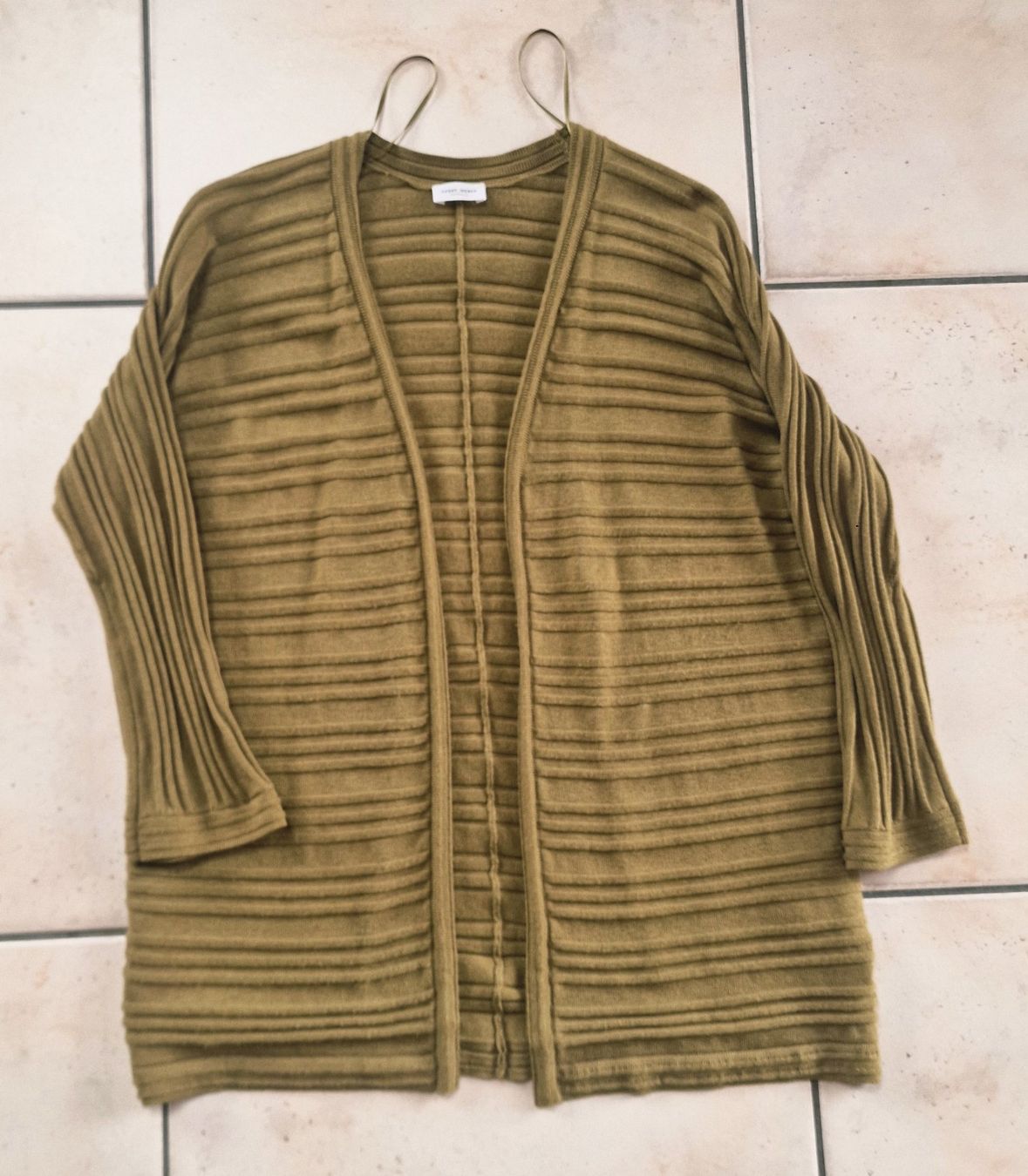 Gerry Weber Giacche: Khaki Strickjacke von Gerry Weber, Grösse 42 – Usato da Falera venduto da Fudax 2