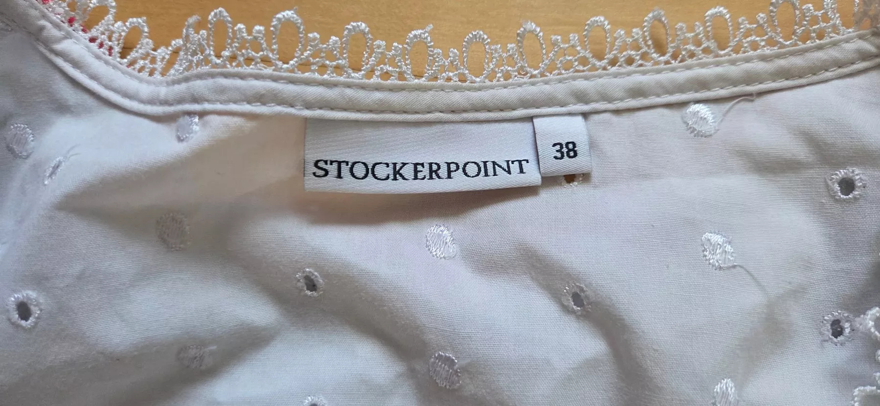 Vestiti: Dirndl 36/38 – Usato da Oberentfelden venduto da Petsan 4
