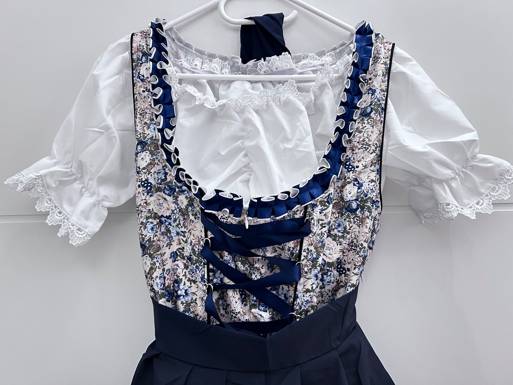 Kostüme: neu/ ungebrauchtes Dirndl-Set mit Bluse & Schürze – Neu und originalverpackt aus Dörflingen von zak_s5jh 3