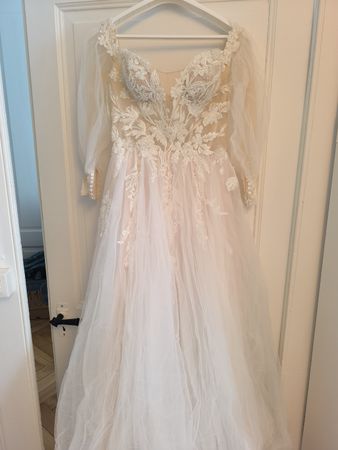 Traumhaftes Brautkleid mit Spitze, Grösse 38/40