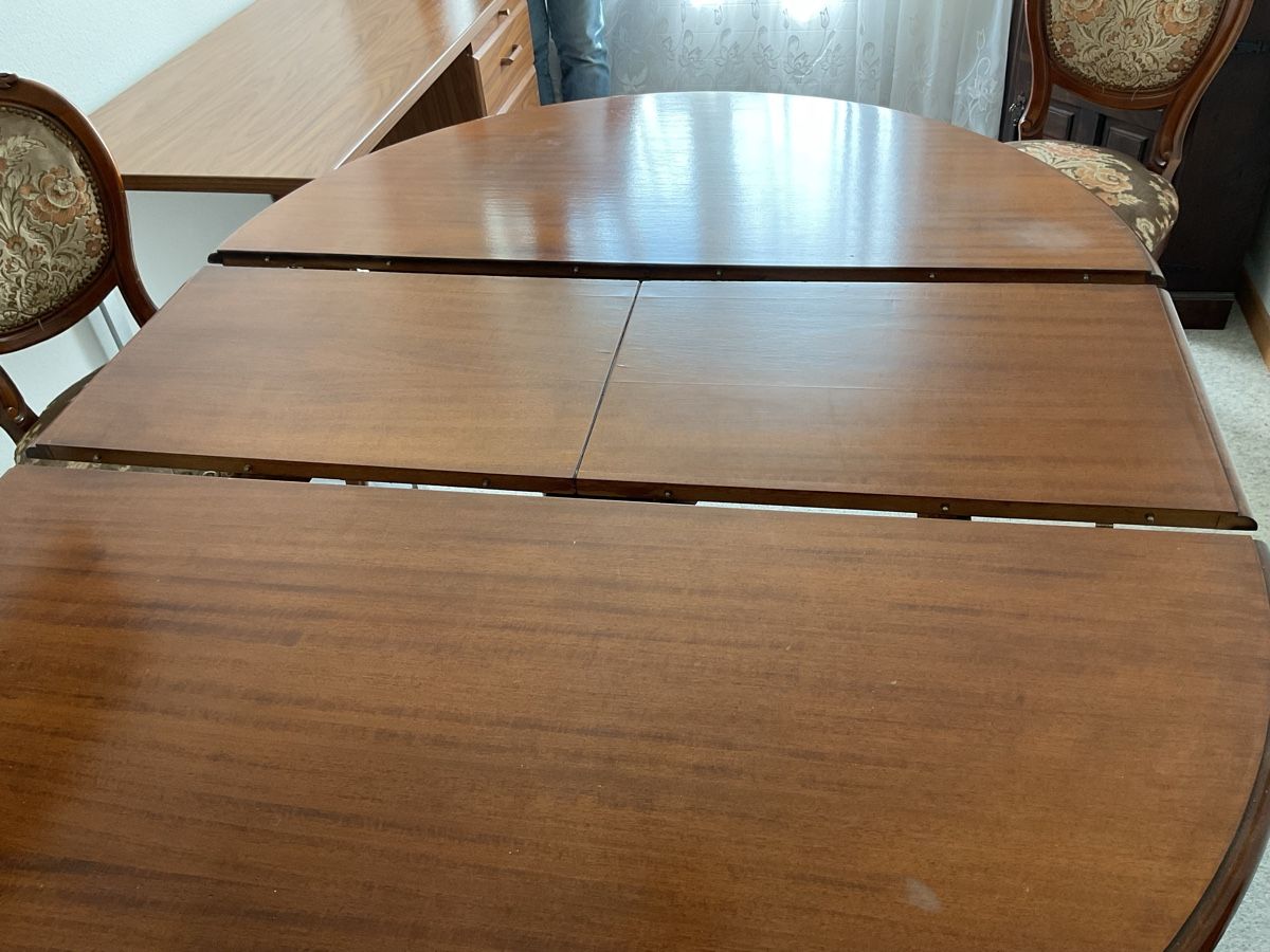 Set di tavolo e panche: Esstisch ausziehbar mit Stühlen  – Usato da Trimbach venduto da Lexli11 5