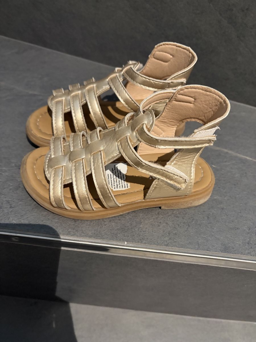 Scarpe per ragazze: Mädchen Sandalen Gr. 26 Gold – Usato da Frauenkappelen venduto da SSCN01 1