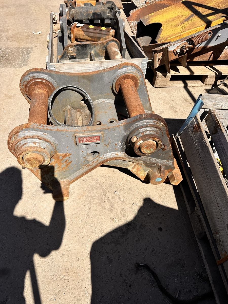 Bagger: Bagger schnellwechsler , anbauplatte – Gebraucht aus lyssach von brax2019 5