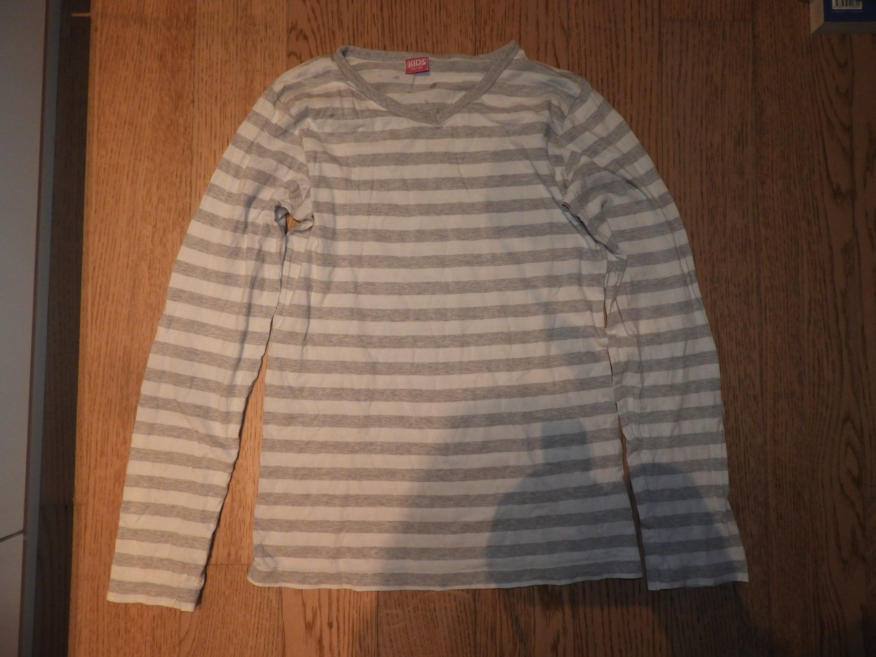 Pyjamas: Gestreiftes Pyjama-Oberteil, Grösse146/152 – D'occasion à Hergiswil NW par Noema2006